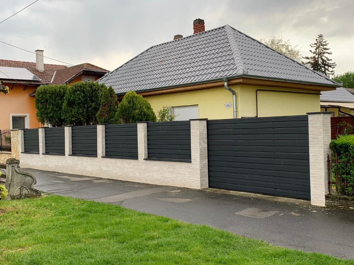 Estike Apartamento Balatonlelle Exterior foto